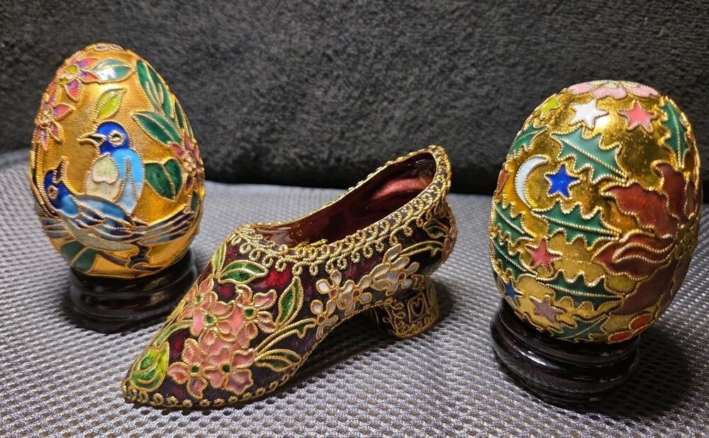 Vntg NYCO Enameled Porcelain High-Heeled Shoe Flora Art W/ 2 Eggs